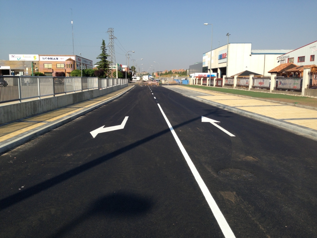 URBANIZACIÓN CALLE NIQUEL (VALLADOLID)